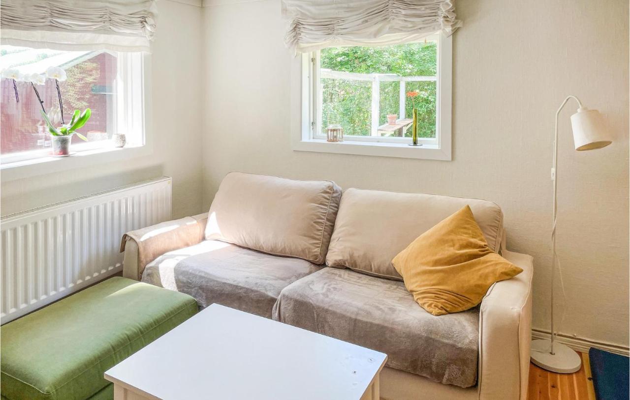 Cozy Home In Oerebro With Wifi Ngoại thất bức ảnh