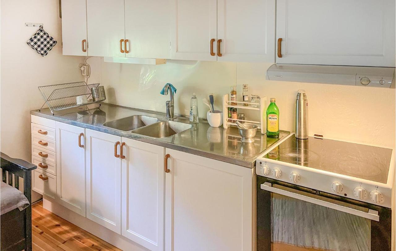 Cozy Home In Oerebro With Wifi Ngoại thất bức ảnh