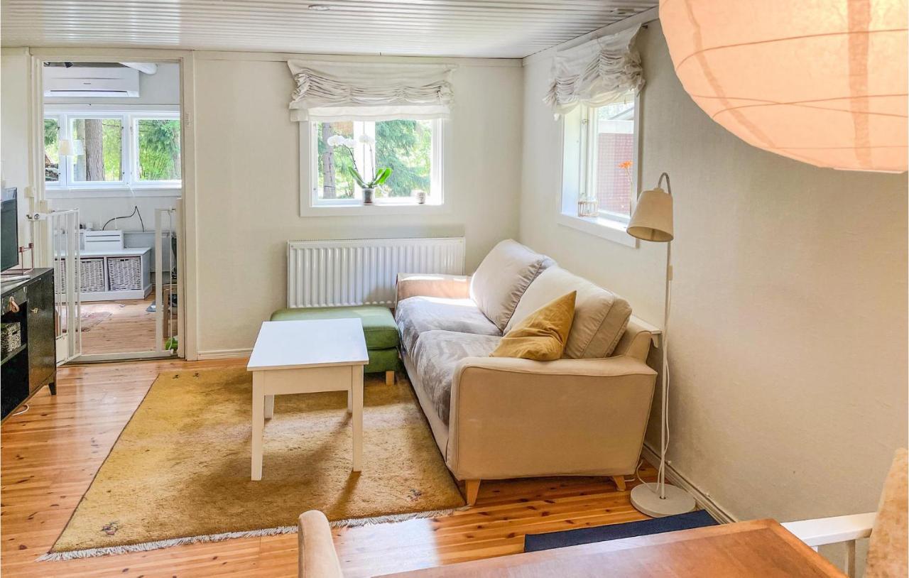 Cozy Home In Oerebro With Wifi Ngoại thất bức ảnh