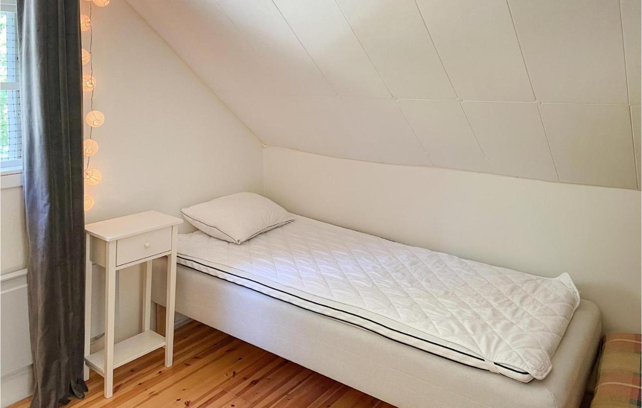 Cozy Home In Oerebro With Wifi Ngoại thất bức ảnh